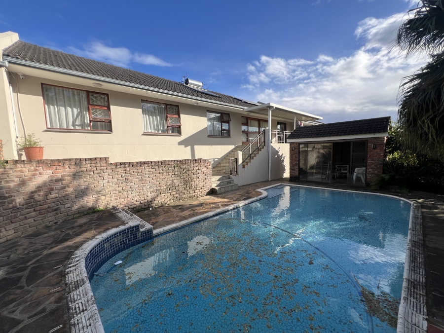 4 Bedroom Property for Sale in Beacon Bay North Eastern Cape